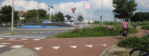 A cycling pathway entrance to a roundabout.